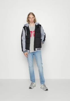 VaateMesta kauppa -VaateMesta kauppa 763684e02316446aa65bf607c4b0771e